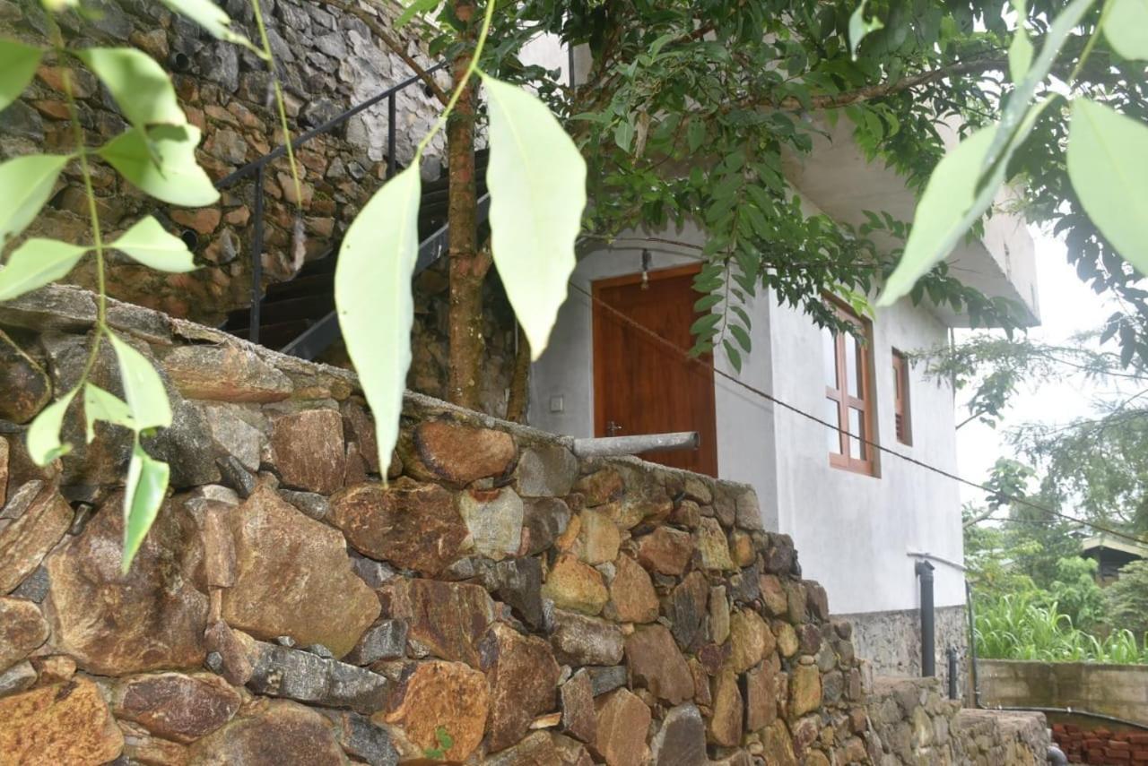 Villa 61 Ambepussa Екстер'єр фото