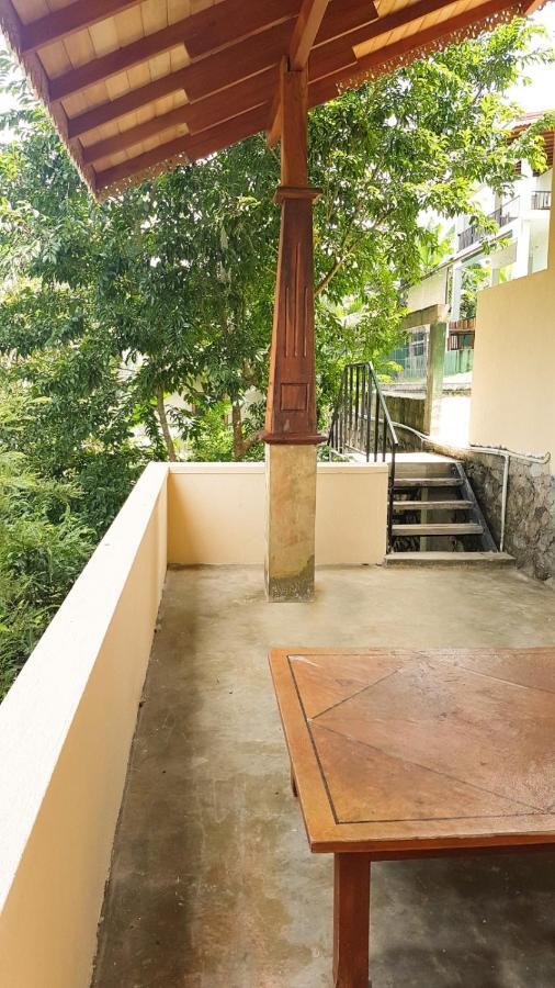 Villa 61 Ambepussa Екстер'єр фото